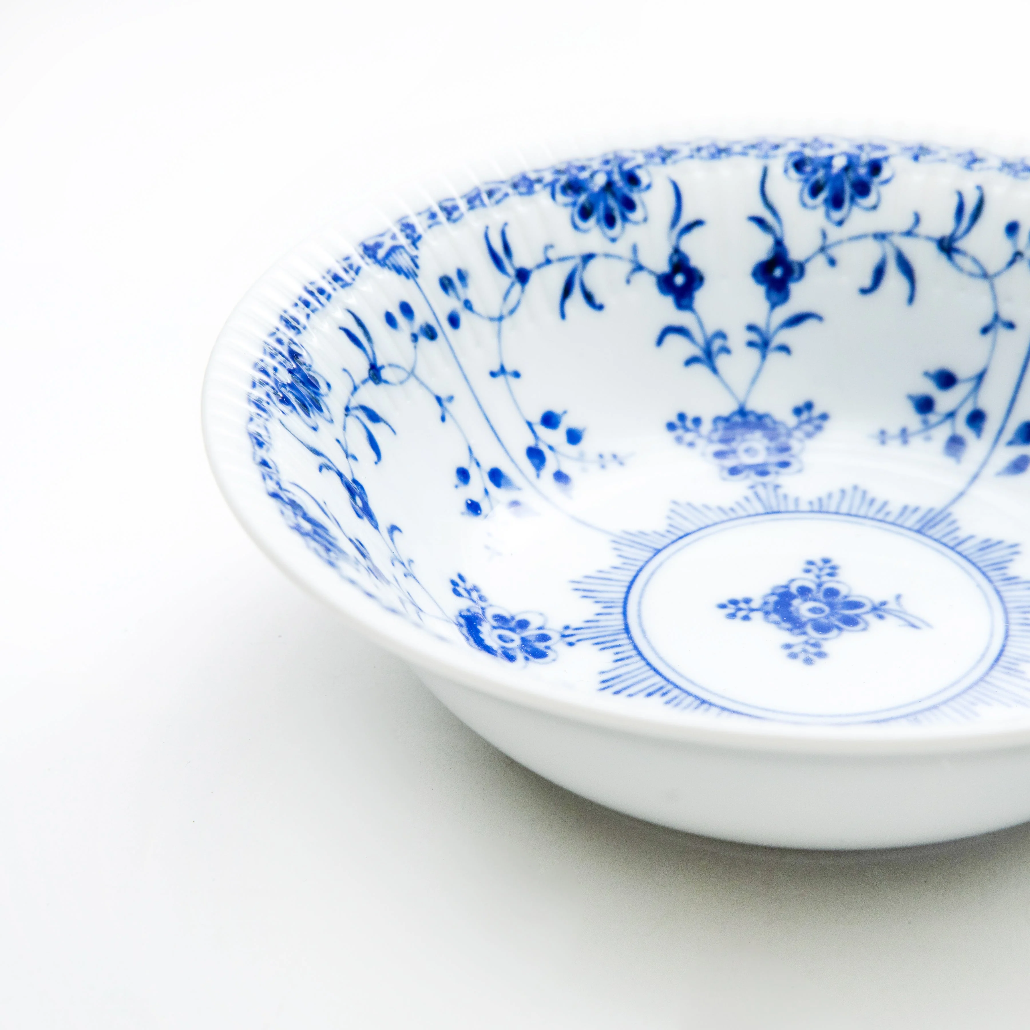 Japanese Arabesque Grass Flower Bowl - Image 3