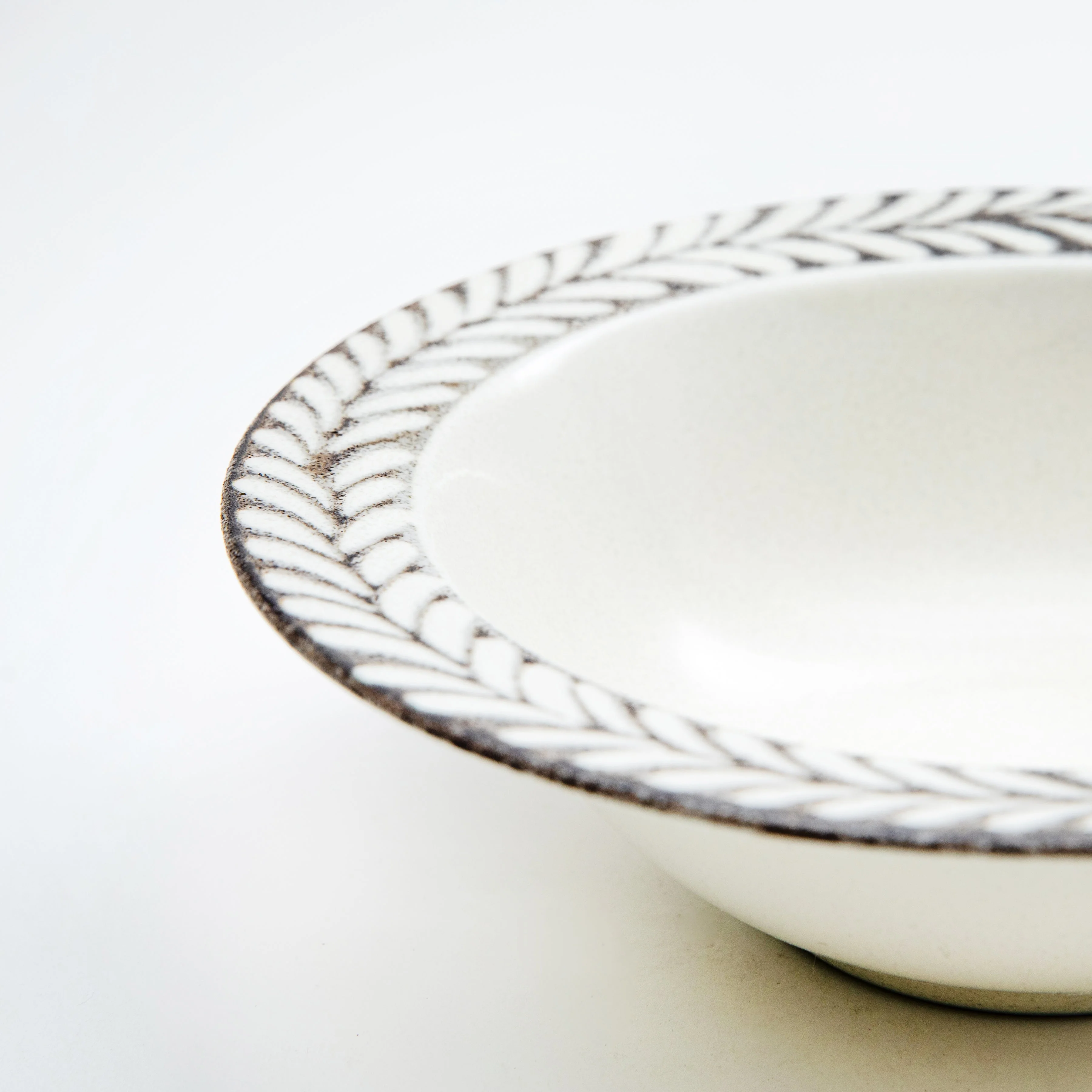 Japanese Leaf Motif Shallow Bowl - Image 3