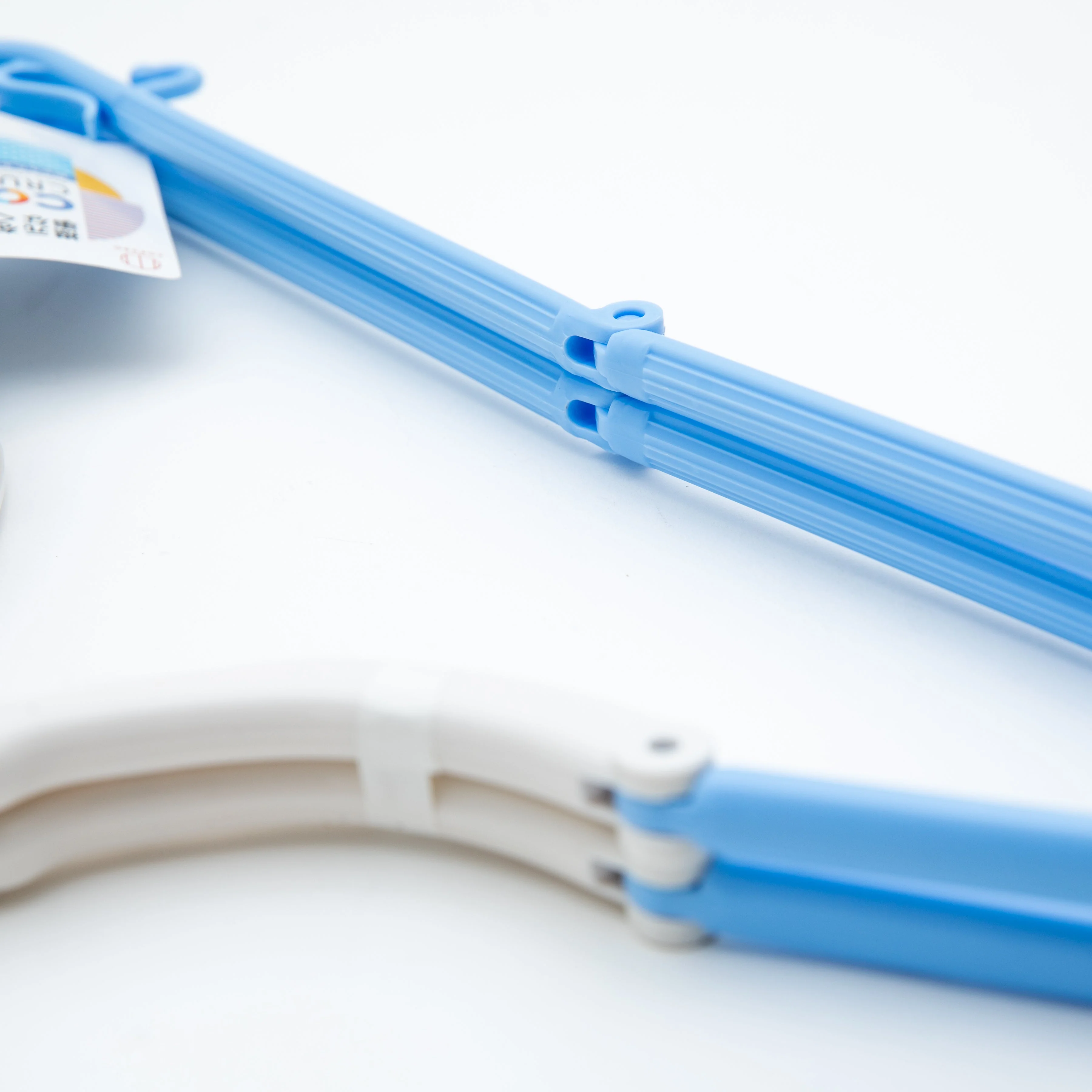 Kokubo Color Cruise Foldable Hangers (2pcs) - Image 4