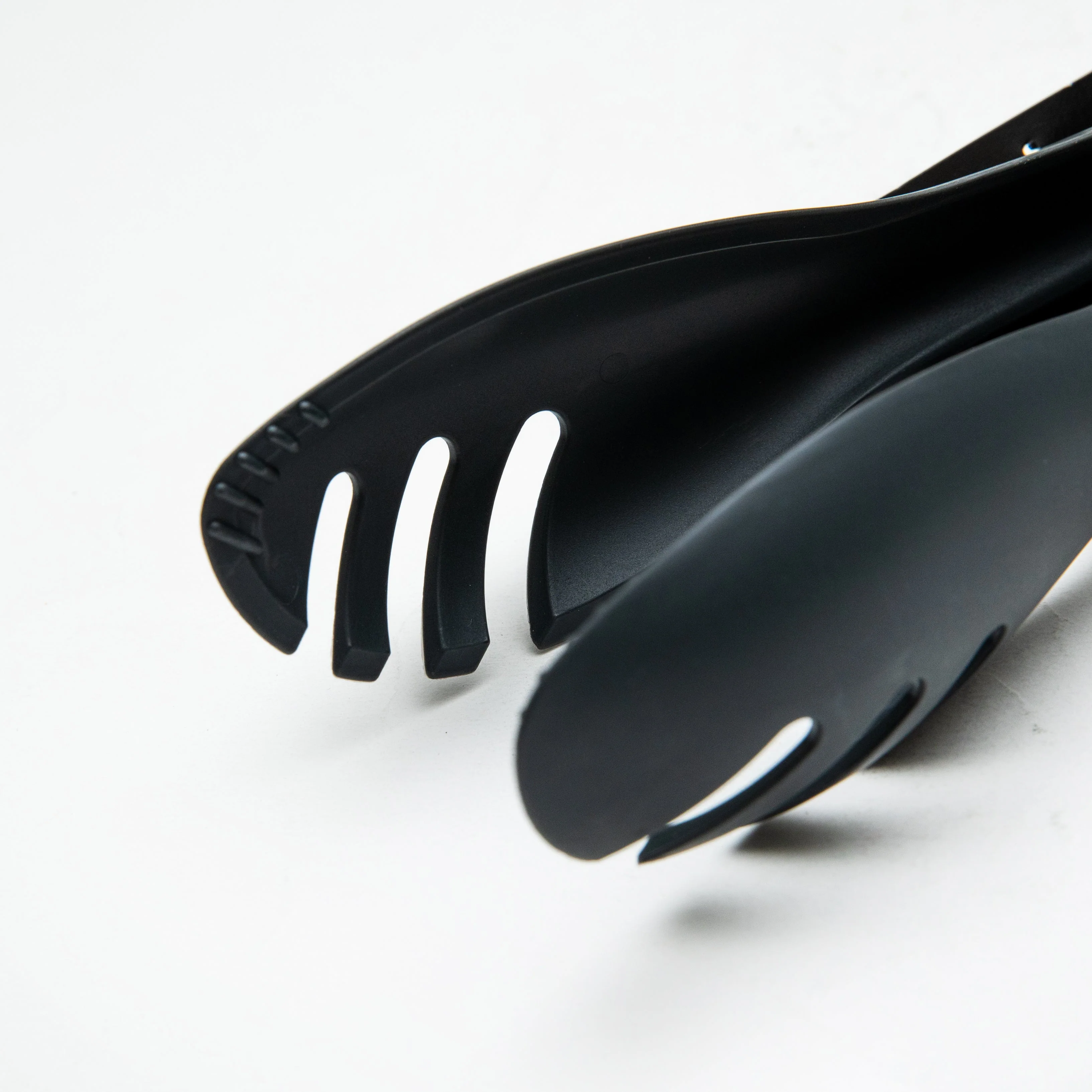 Kokubo Chef's Standing Nylon Tongs - Image 4