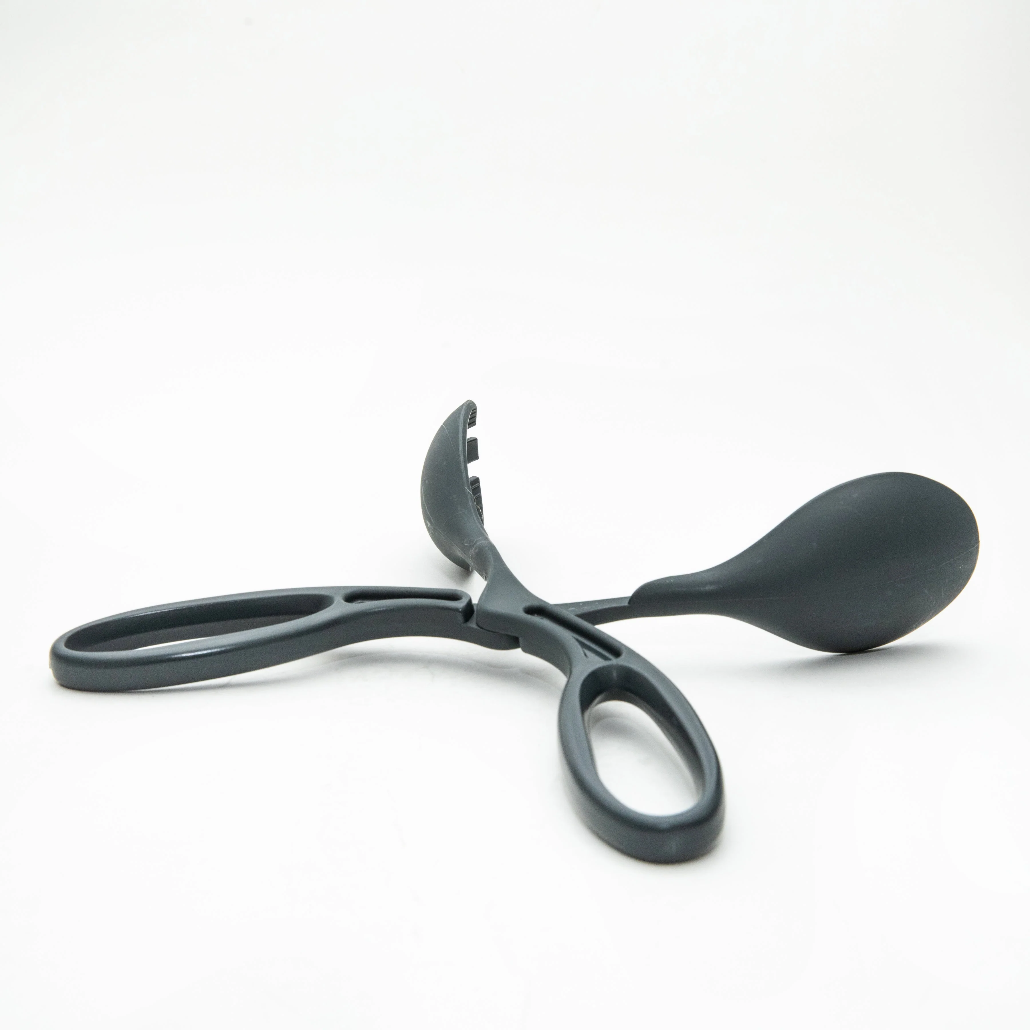 Kokubo Chef's Scissor-Like Nylon Serving Tongs - Image 6