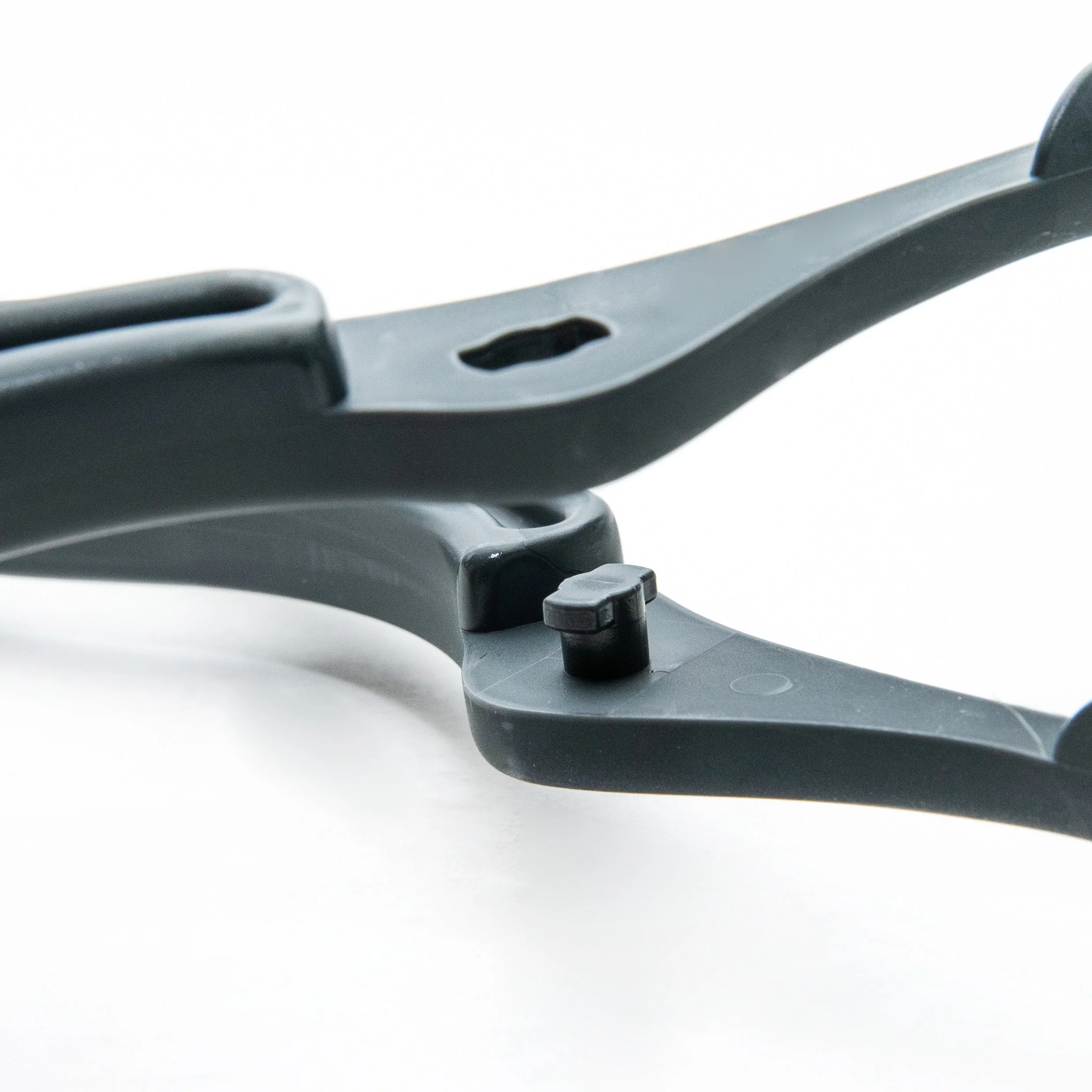 Kokubo Chef's Scissor-Like Nylon Serving Tongs - Image 8