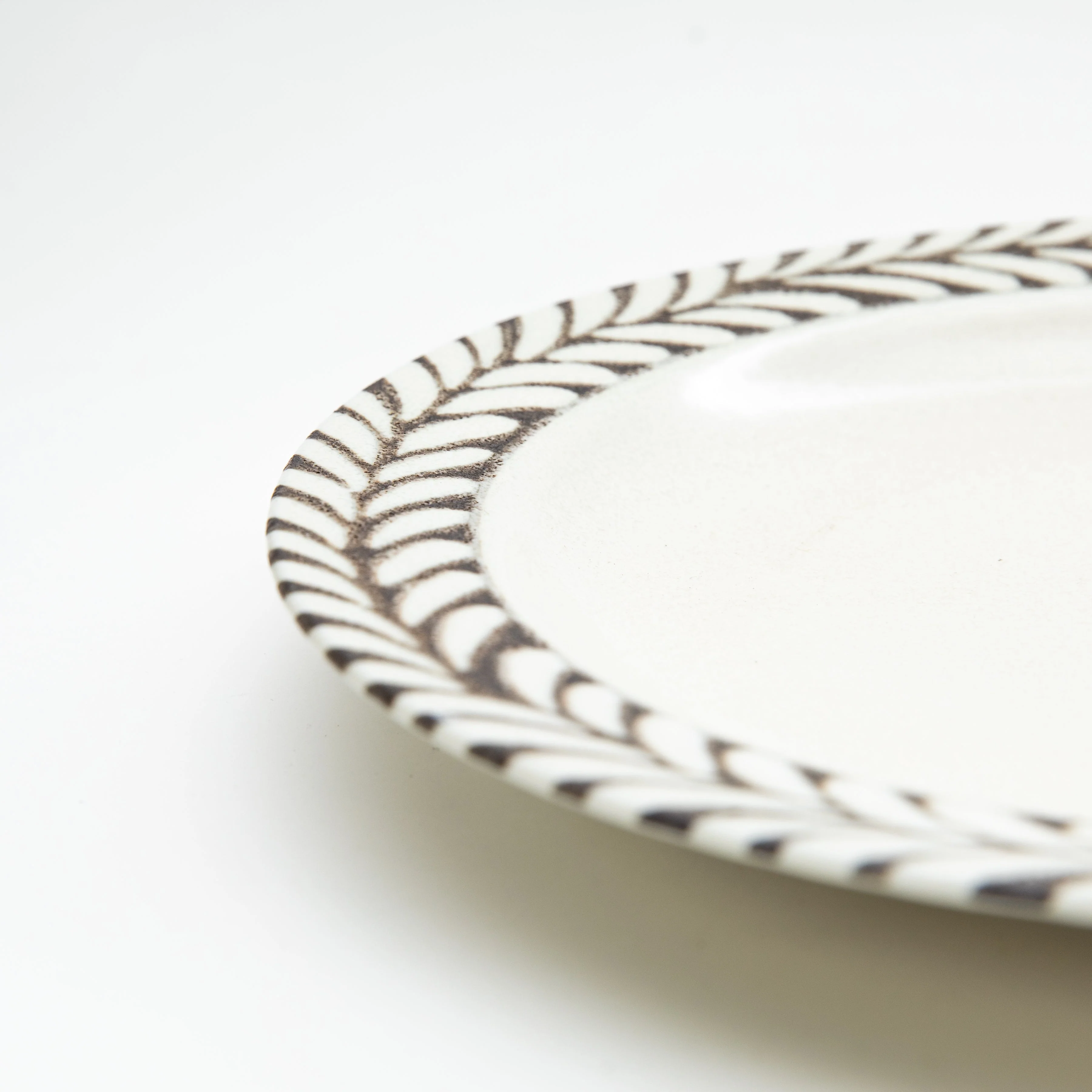 Japanese Porcelain Leaf Motif Plate - Image 3