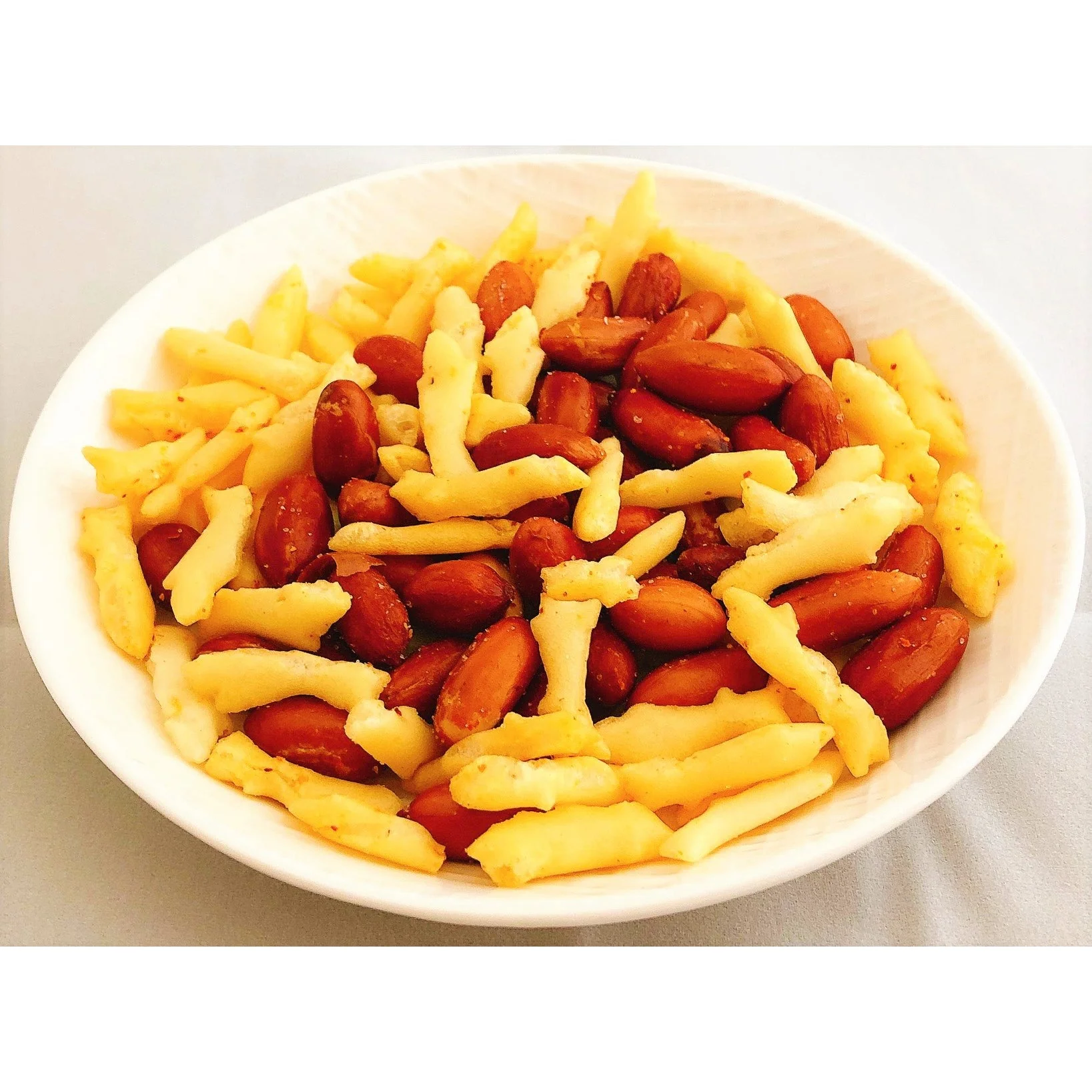 Izumiya Seika Peanuts Chili Squid Rice Crackers 50 g - Image 3